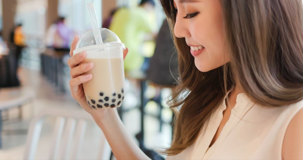 過年後診間湧現「看病潮」？ 爽吃一週驚見脂肪肝上身，醫示警「身材不胖也有危險」